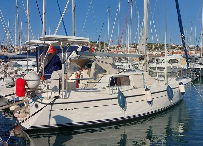 Moody Eclipse 33