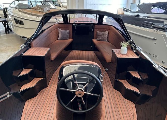 Maxima 750 Flying lounge