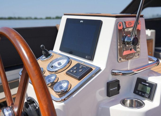 Interboat DE Intender 820