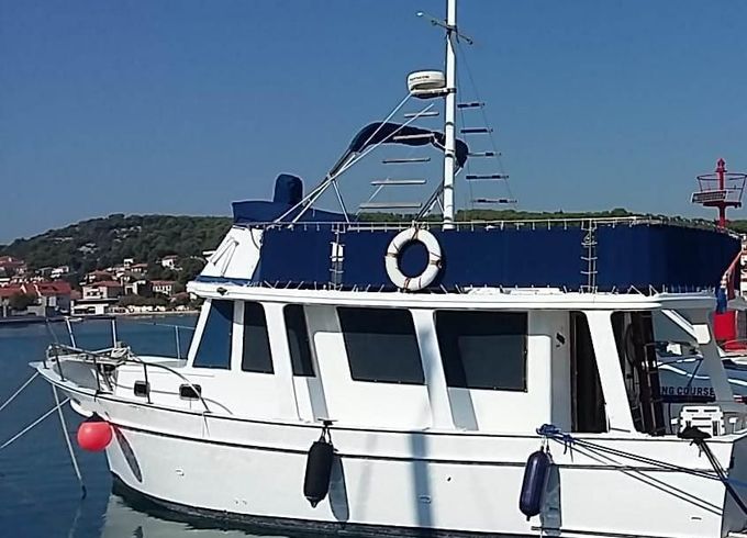 Marine Trader Europa 33 Trawler