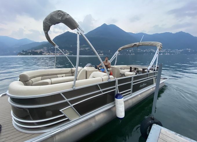Sunchaser Eclipse 8525 Entertainer