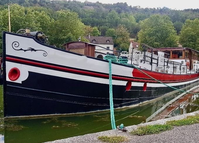 30m charmantes Wohnschiff mit Pool