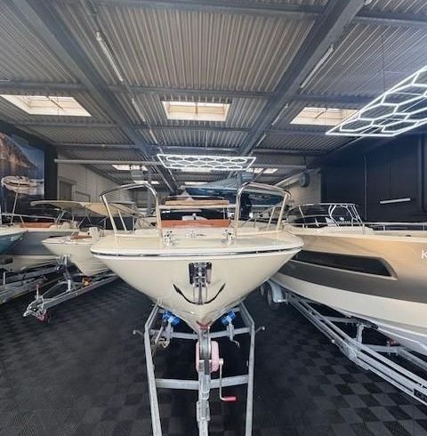 Capoforte CX 280i mit Option Liegeplatz