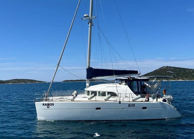 CNB Lagoon 380