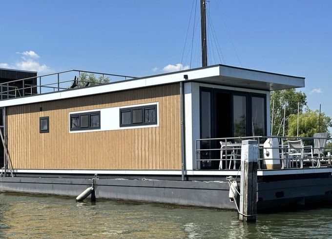 Vamos 46 Houseboat Charter