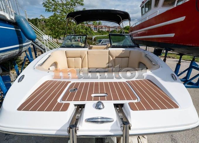 Four Winns SL222
