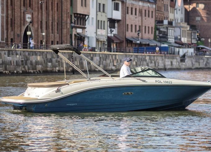 Sea Ray 210 SPX