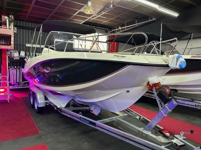 Quicksilver 675 Sundeck + F130XL V6