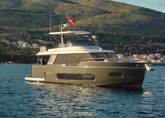 Azimut Magellano 60