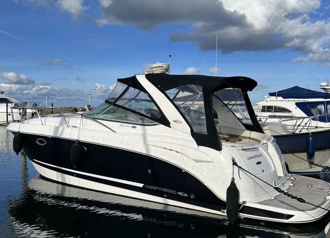 Chaparral 330 Signature
