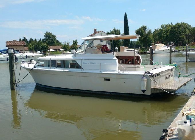Chris Craft 31 COMMANDER