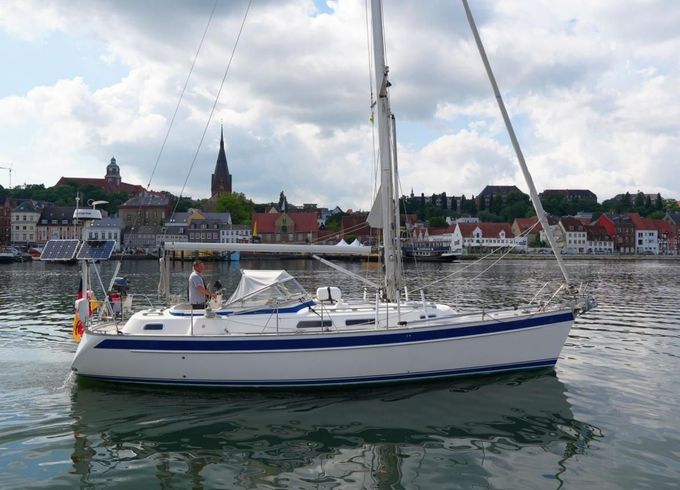 Hallberg-Rassy 37