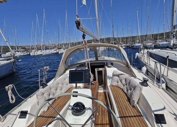 Bavaria Cruiser 33
