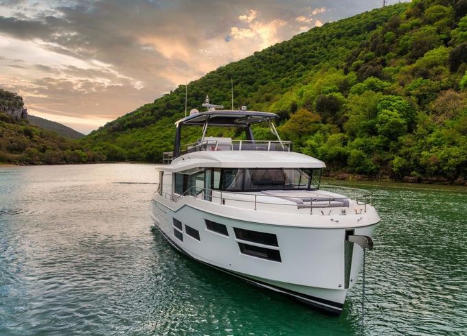 Beneteau Grand Trawler 63
