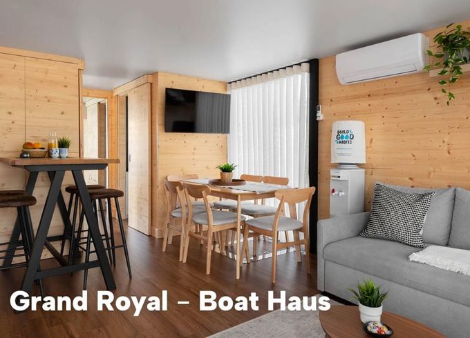 Boat Haus Mediterranean 12X4,5 ROYAL Hou