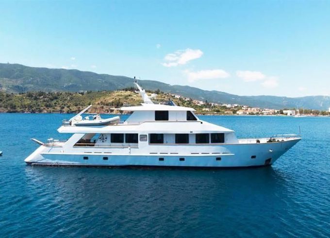 Perama Steel Cruiser 30m