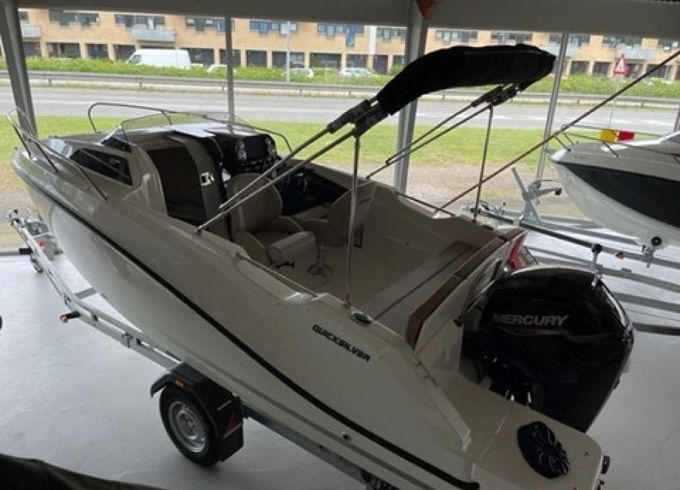 Quicksilver Activ 555 Cabin med Mercury
