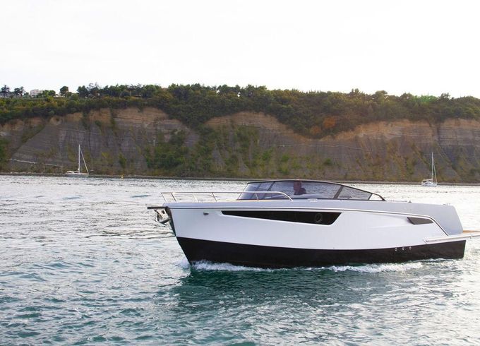 Alfastreet 28 Cabin
