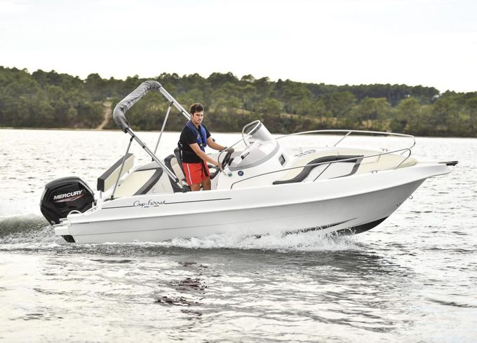 B2 Marine Cap Ferret 572 Open