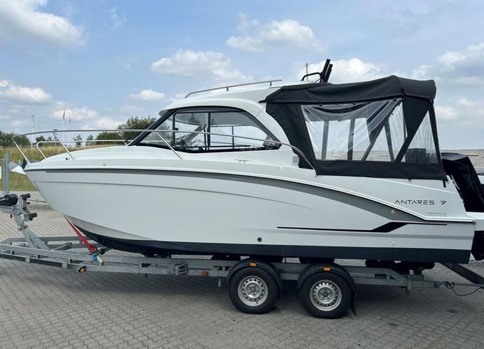 Beneteau Antares 7