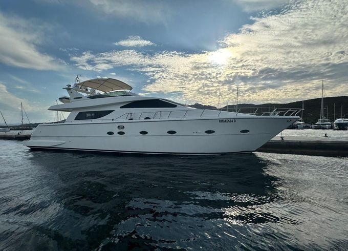 Uniesse 72 FLY