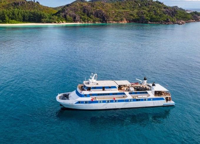 Perama Boutique Cruise Ship 45m