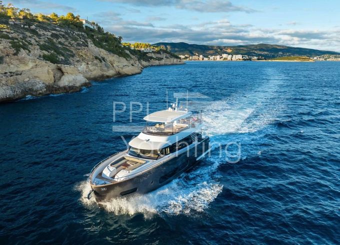 Azimut Magellano 66