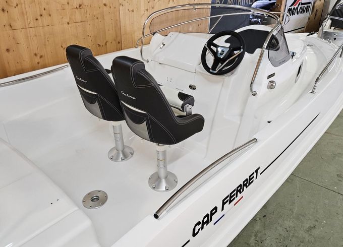 B2 Marine Cap Ferret 572 Cruiser