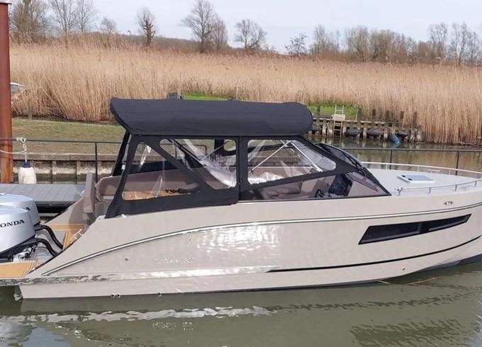 Maxima 800 Cabin