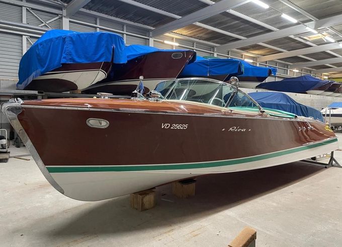 Riva Triton