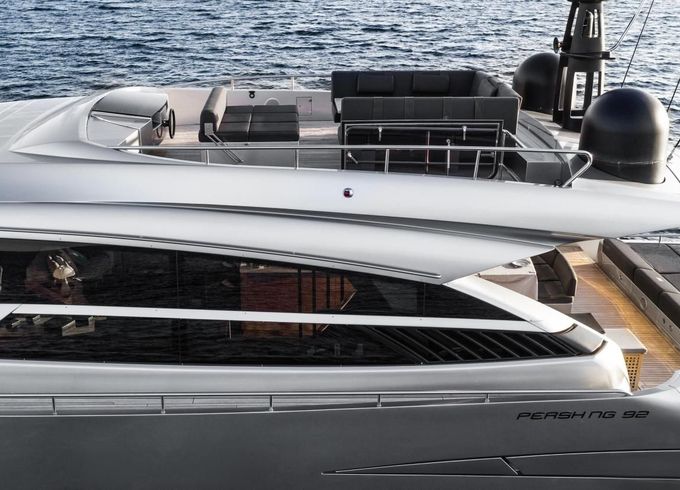 Pershing 92