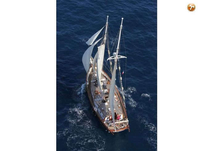Schooner Sitting Bull 19.80