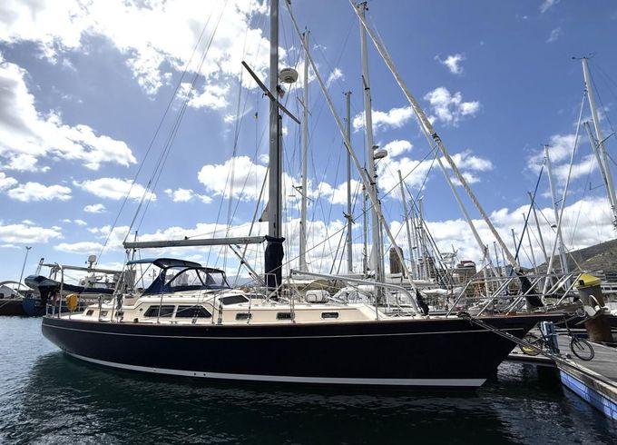 Island Packet 485