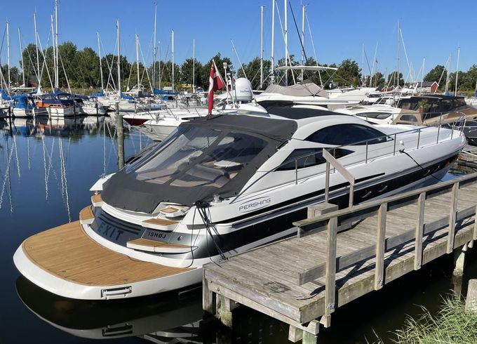 Pershing 52