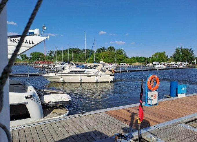 Sea Ray 300 Express Cruiser