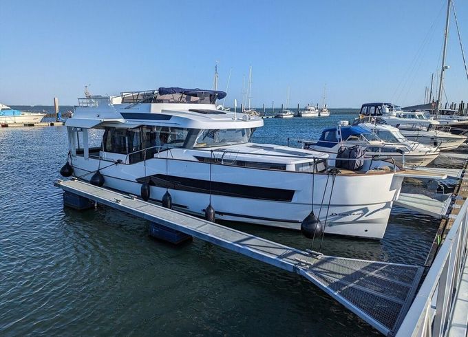 Delphia  Yachts 12 Flylounge