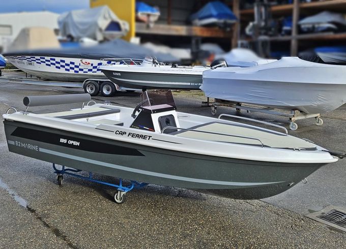 B2 Marine Cap Ferret 135 Open