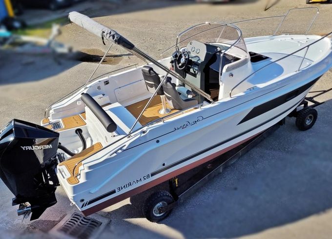B2 Marine Cap Ferret 702 Sun Deck