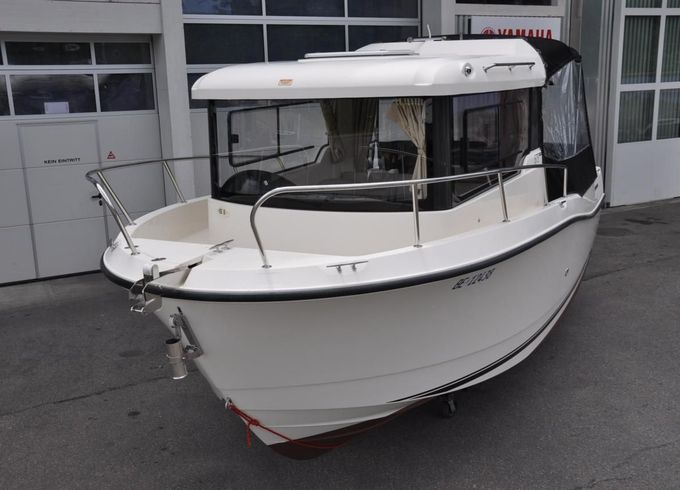 Quicksilver 675 Pilothouse