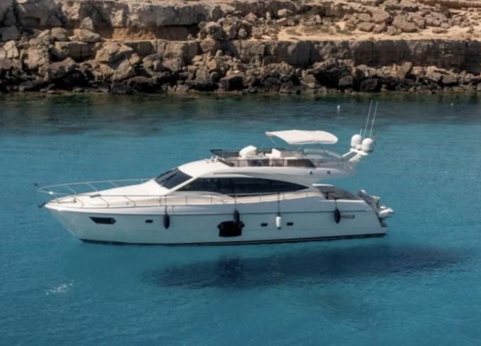 Ferretti 592