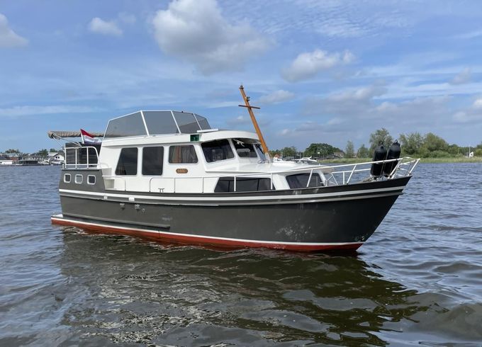 Crown Cruiser 1050