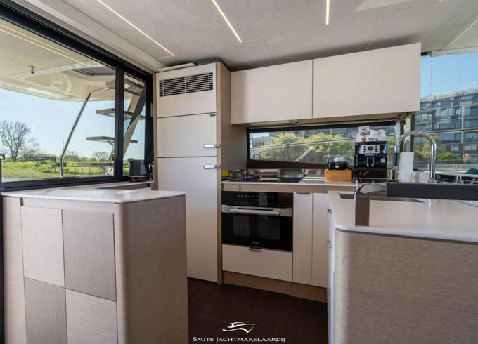 Prestige 590 Flybridge