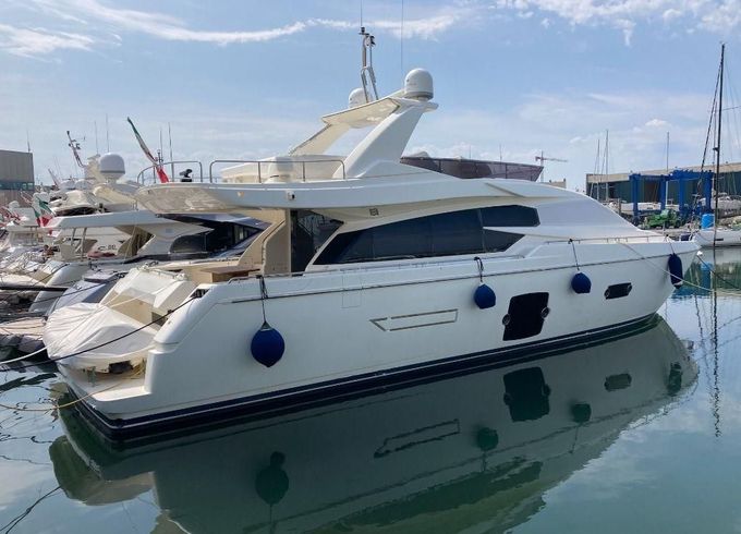 Ferretti 720