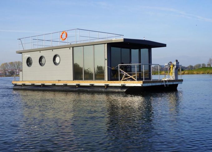 La Mare Apartboat XL Houseboat