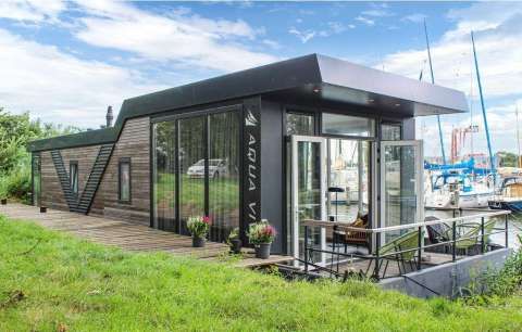 Campi 400 Warns, Mooie Ligplaats Housebo