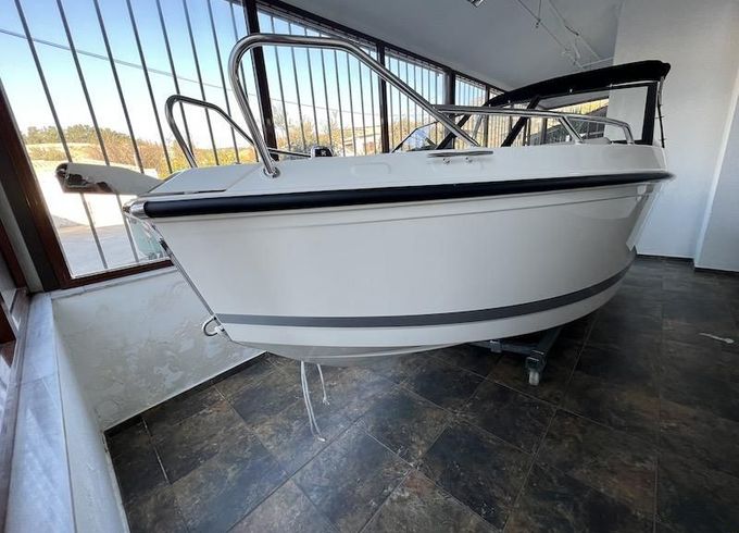 Quicksilver 555 BOWRIDER