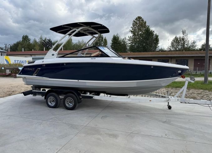 Cobalt R4 Surf