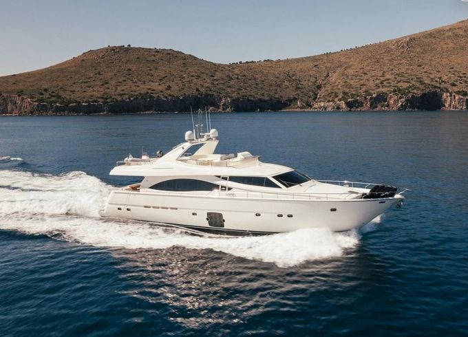 Ferretti 830
