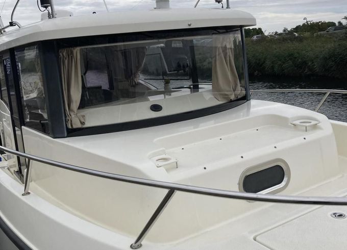 Quicksilver 905 pilothouse (twin 225)