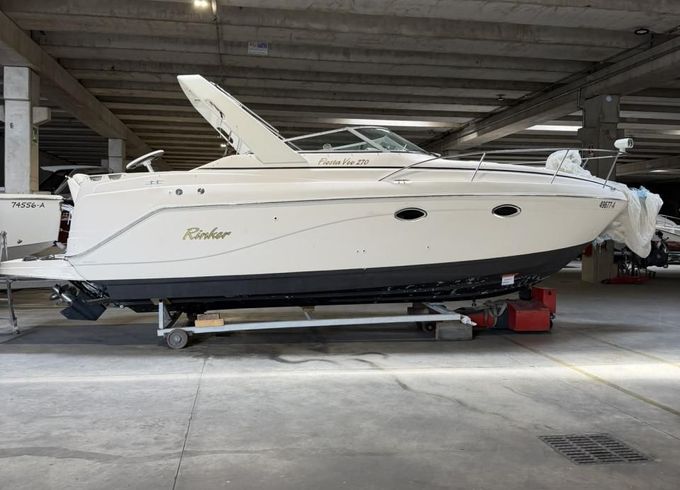 Rinker Fiesta VEE 270